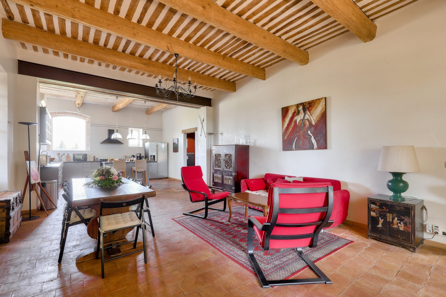 Le canapé et les fauteuils du salon